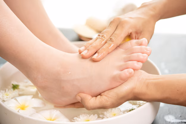 Pielęgnacja Spa stóp z pedicurem podstawowym